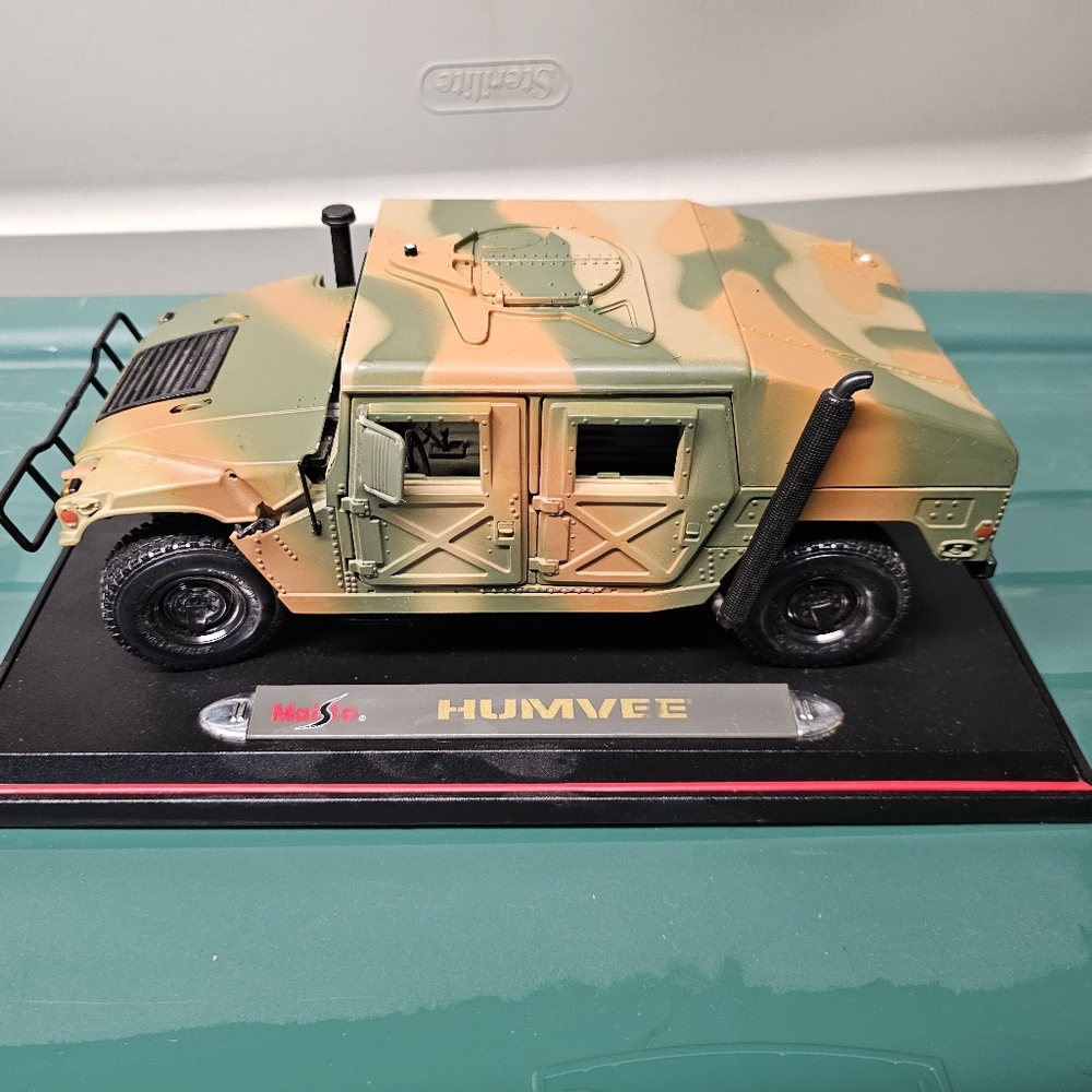 Hummer - Picture 2 of 2